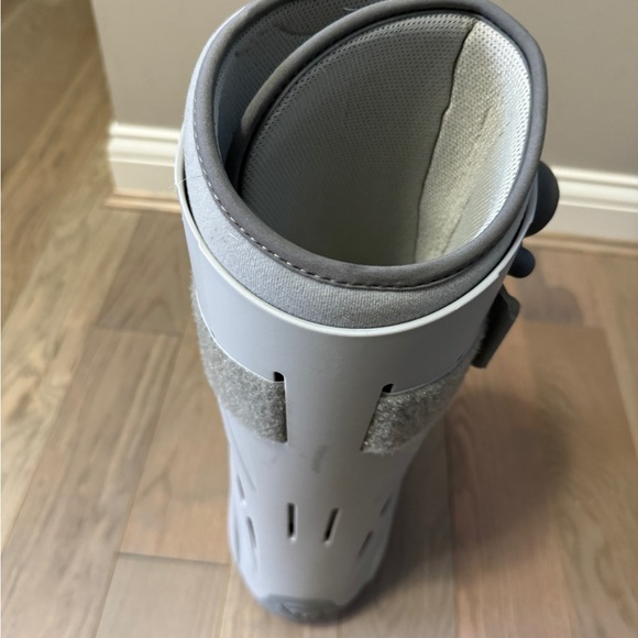Breg Walking Boot With Pump Size Large! - Picture 4 of 5